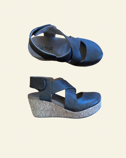 CORKYS | Case Closed | Chocolate