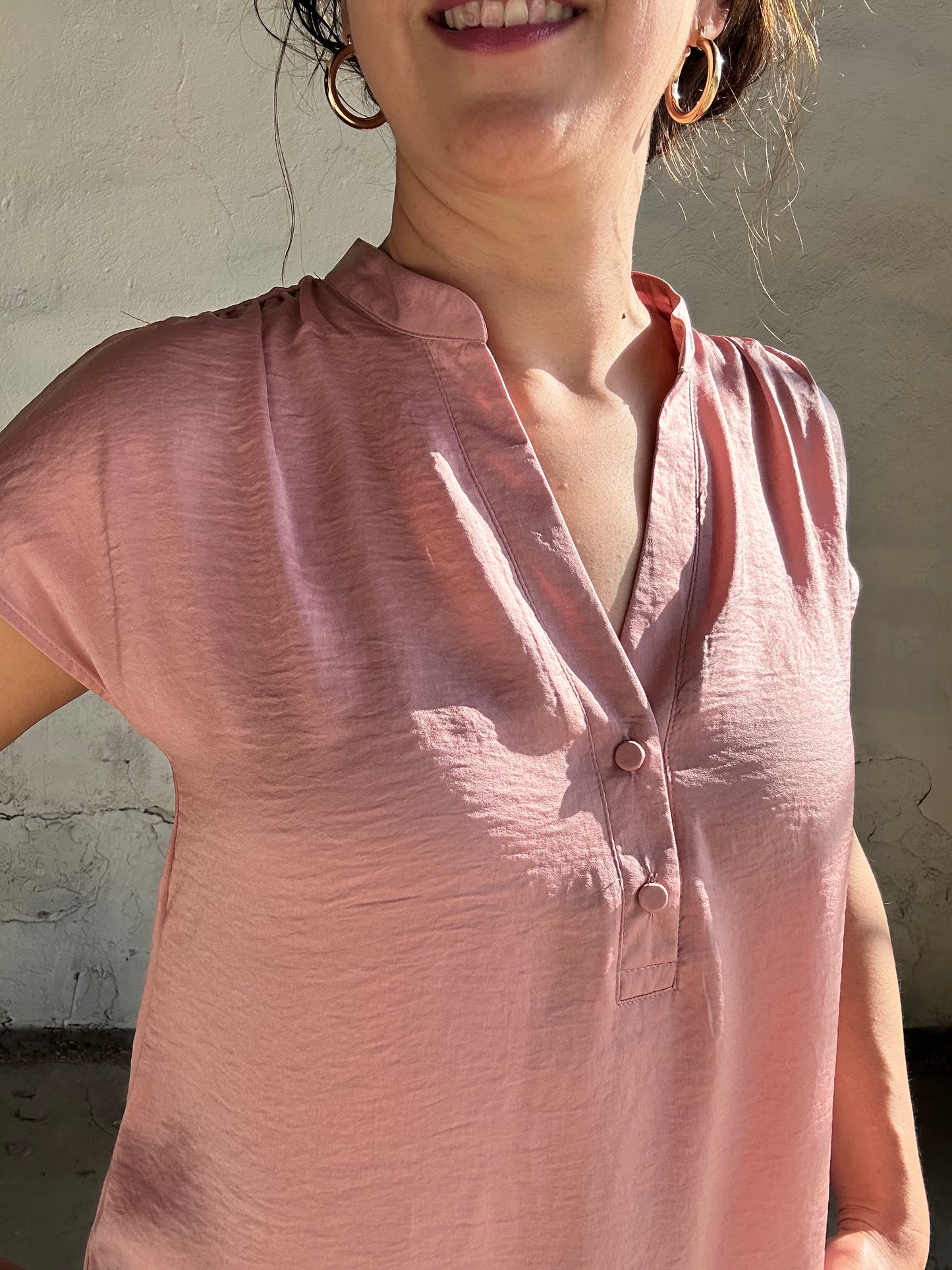 V-Neck with Delicate Buttons | Dusty Pink