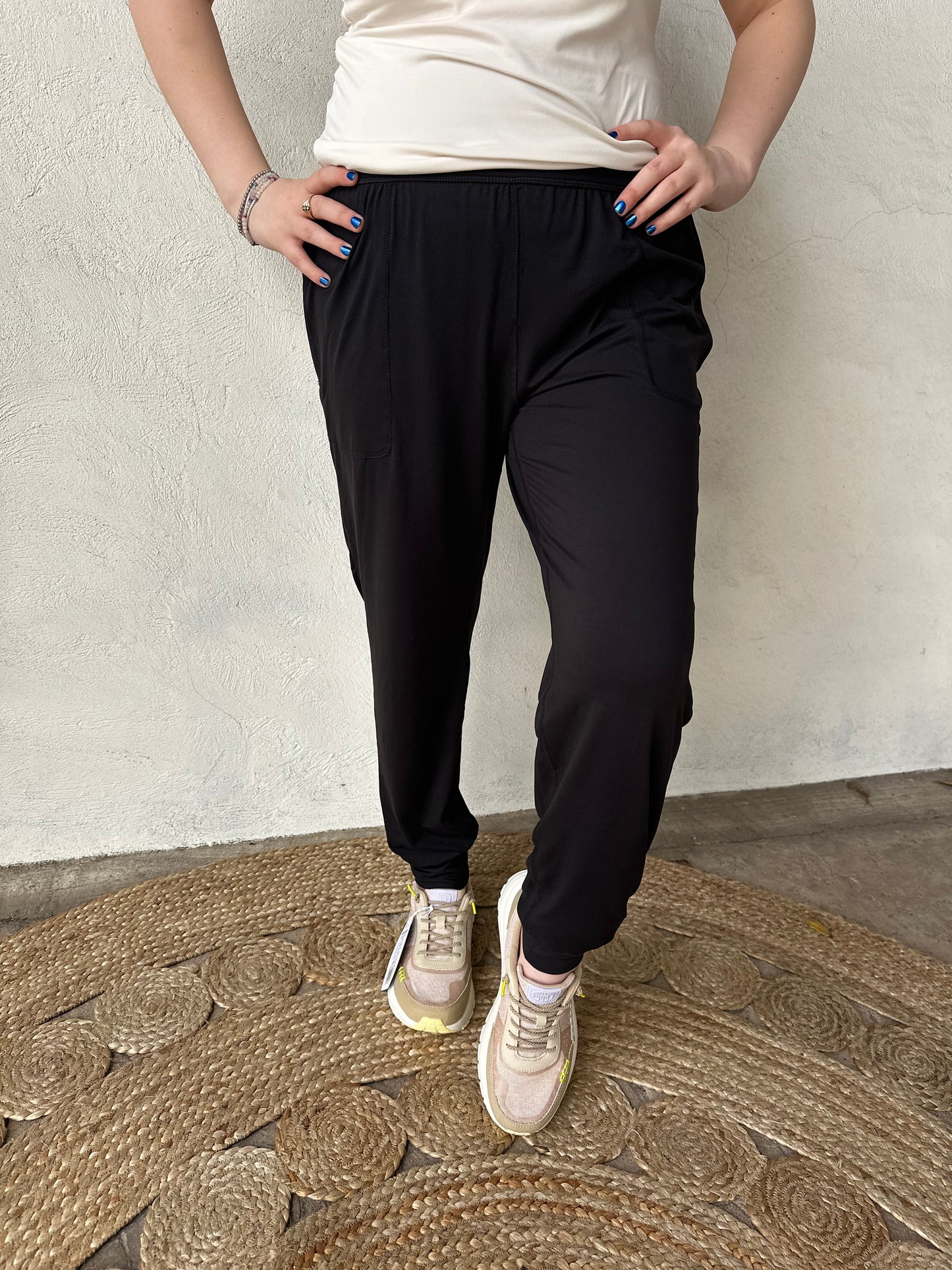 Hi Waist Yoga Jogger | Black