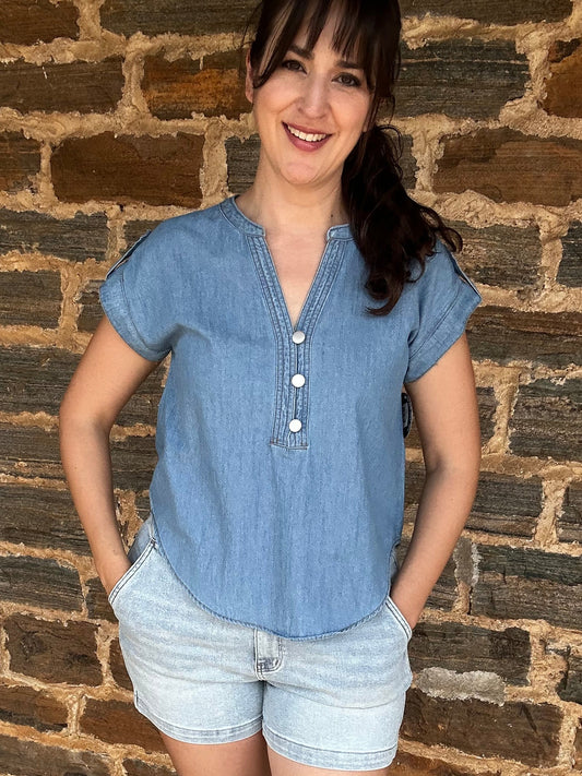 3-Button Chambray Short Sleeve Top | Light Denim