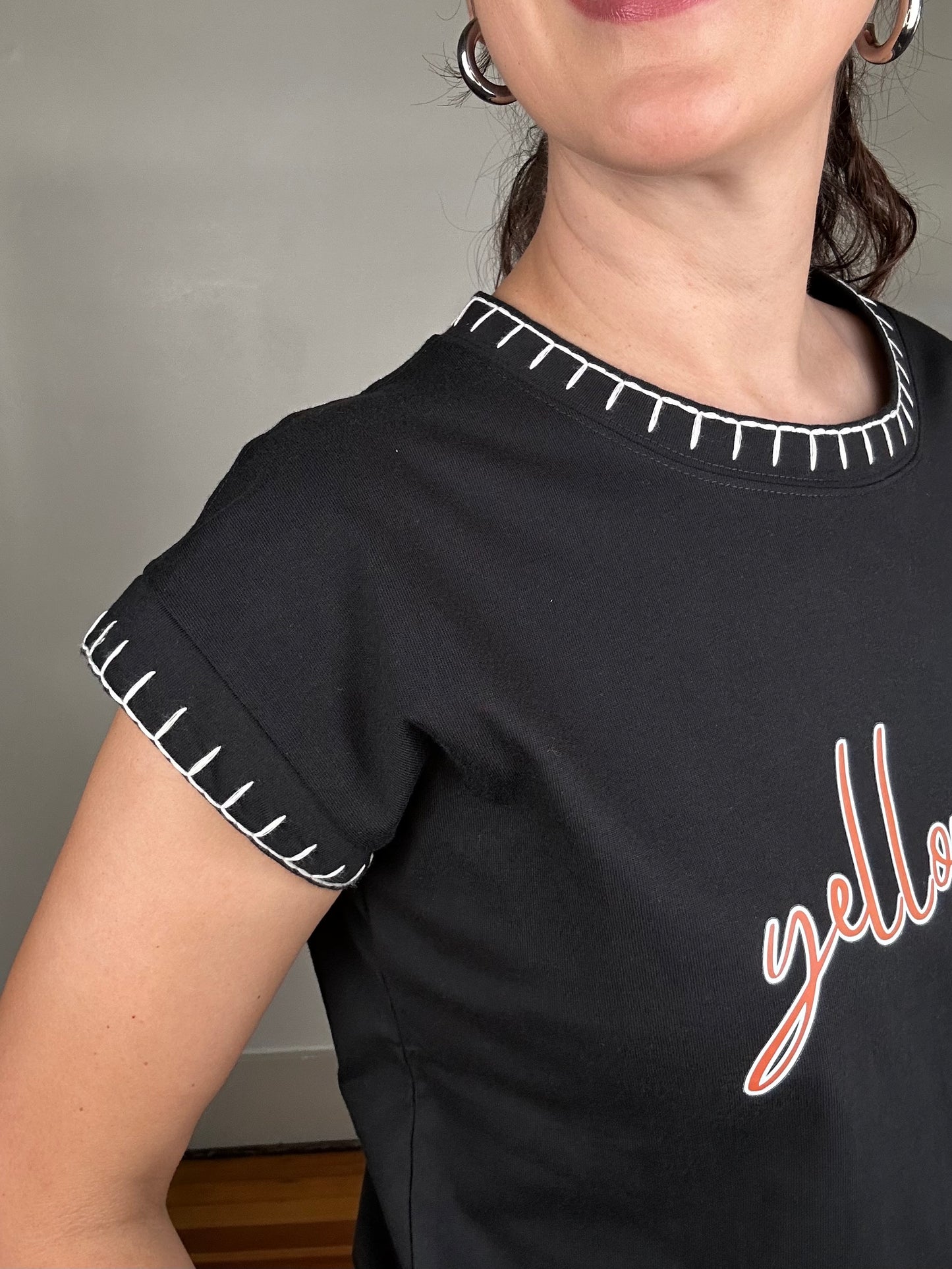 Game Day Stitched Edge Tee | Yellow Jackets | Black