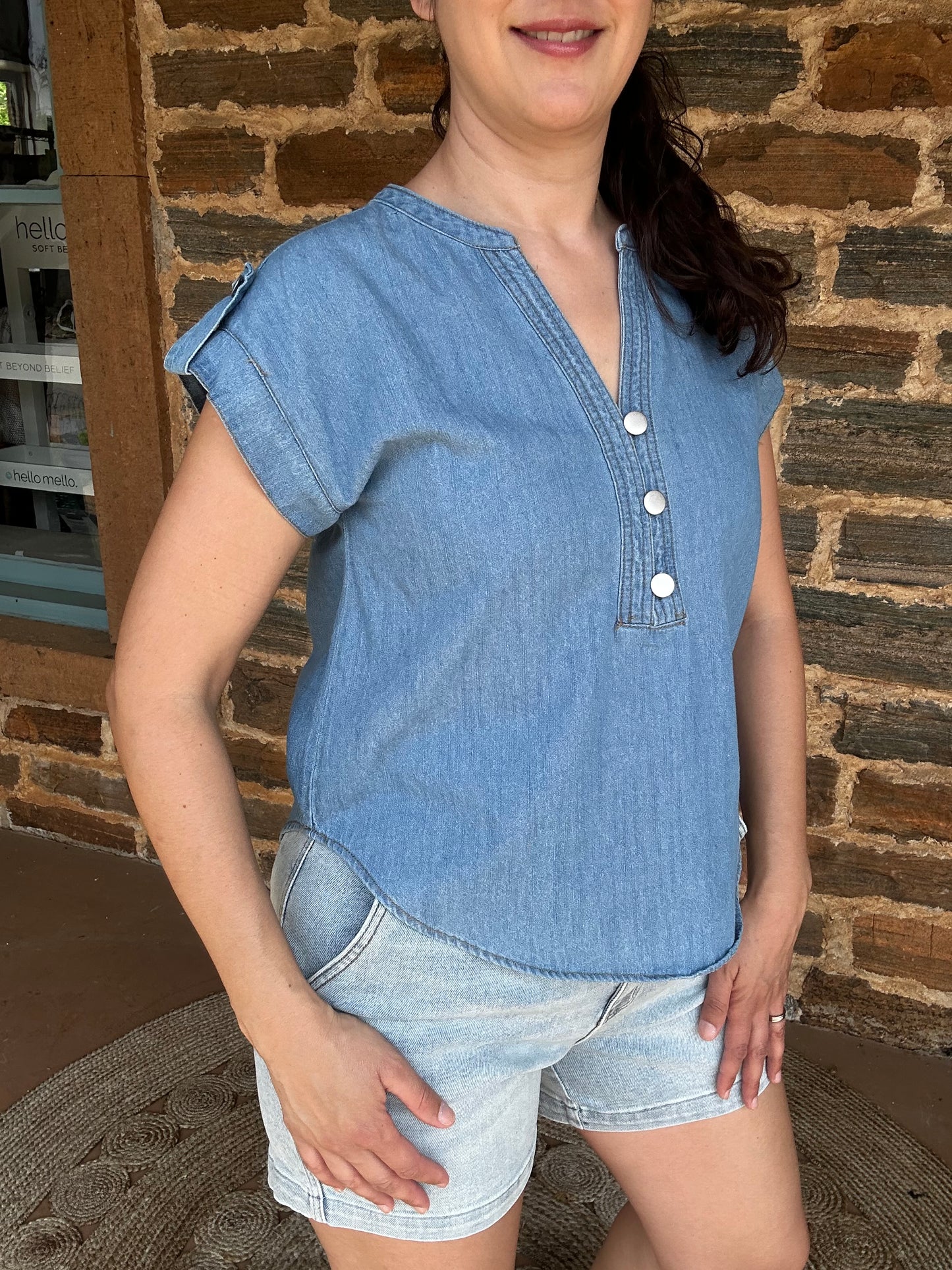 3-Button Chambray Short Sleeve Top | Light Denim