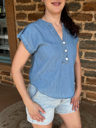 3-Button Chambray Short Sleeve Top | Light Denim