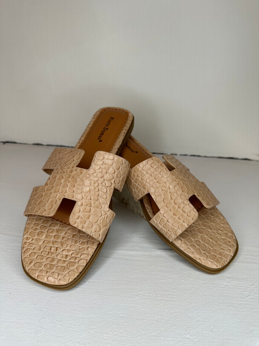 H Flat Sandal | Croc Natural